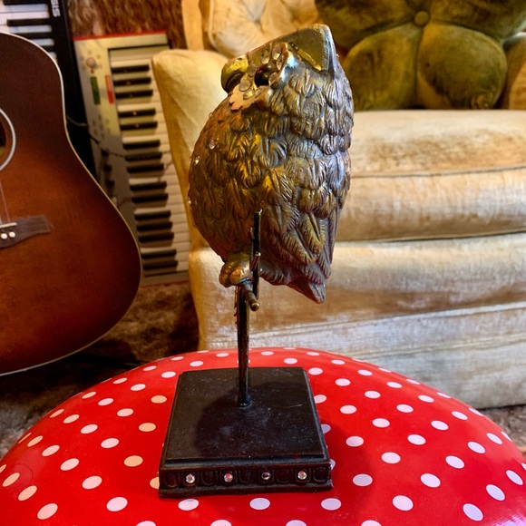 Adorable owl on a stand 🦉 - Picture 3 of 7